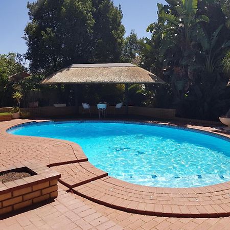 Sollunaa Guesthouse Sandton Exteriér fotografie